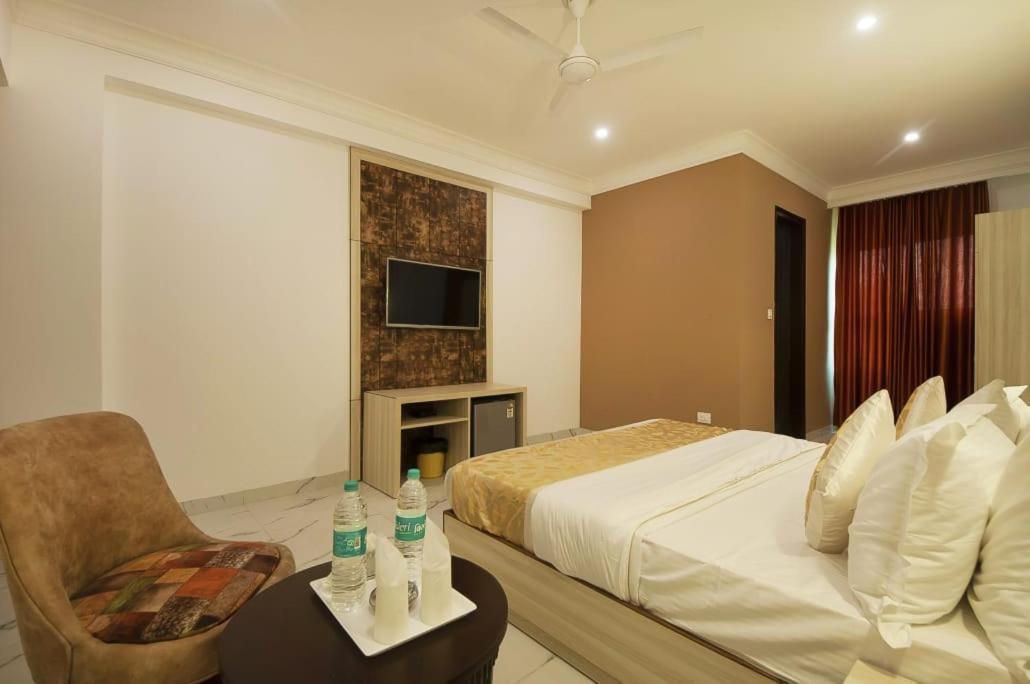 Hotel Almora Near Delhi Airport New Delhi Exterior photo
